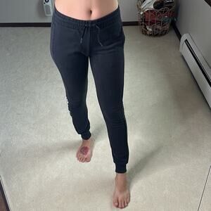 adidas: Black Jogger